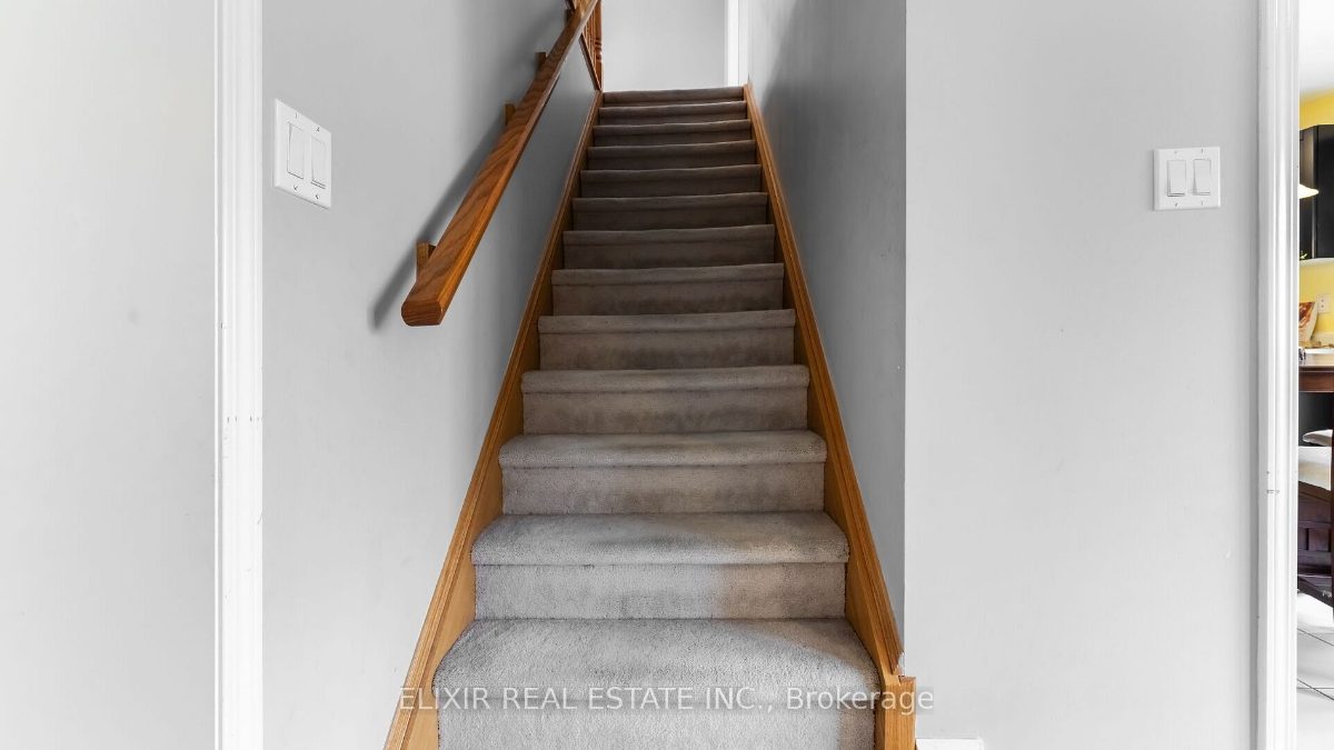 1029 Farmstead Dr — photo 17 of 33
